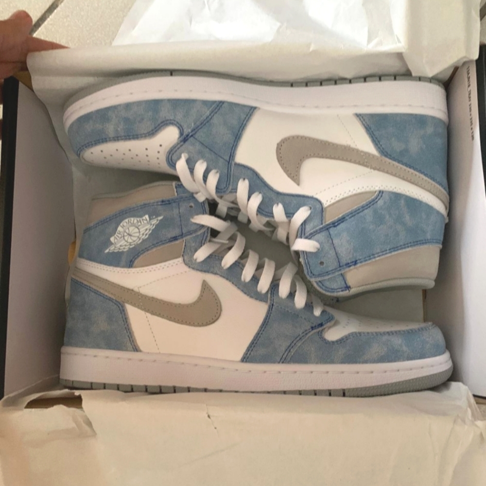 Nike Jordan 1 Hyper Royal (Size 11)